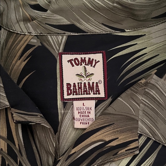 Tommy Bahama 100% silk Tropical print guayabera shirt - Picture 4 of 4